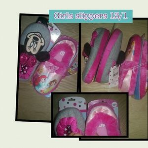 Sold**Girls slippers 13/1 Minnie princess slippers